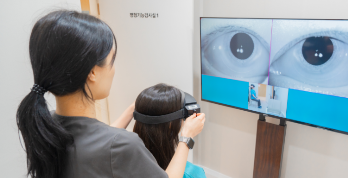 Video nystagmography: eye movements displayed on a monitor